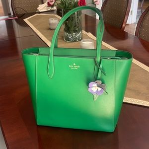 Kate Spade Tote NWT. Beautiful Kelly green color with violet flower detail tag.